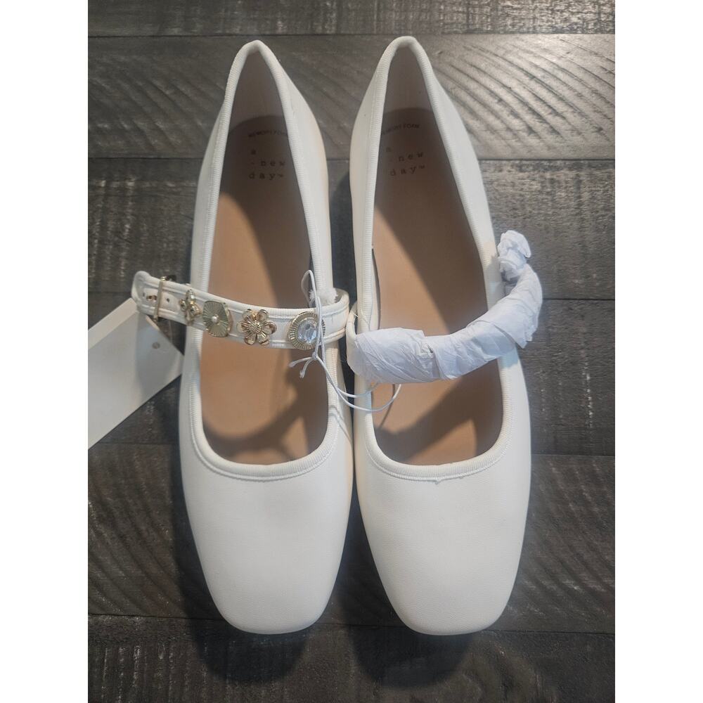 Women's Rebecca Embellished Strap Mary Jane Flats Memory Foam Ivory 9.5 NWT Shoe